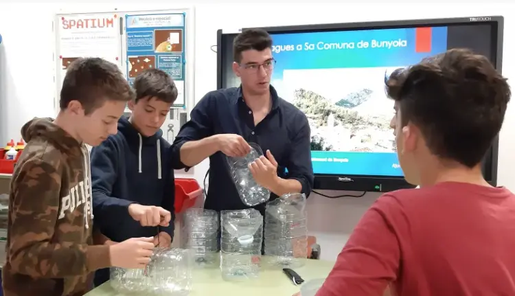 grupo de paisaje de la sierra de la tramuntana con Los estudiantes se implican en la gestión de la Comuna de Bunyola