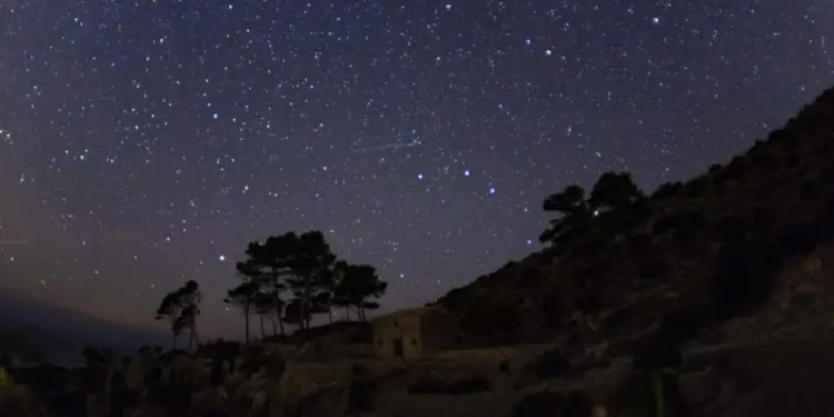 vista en la noche de la trapa Primera finca de custodia del territorio de mallorca