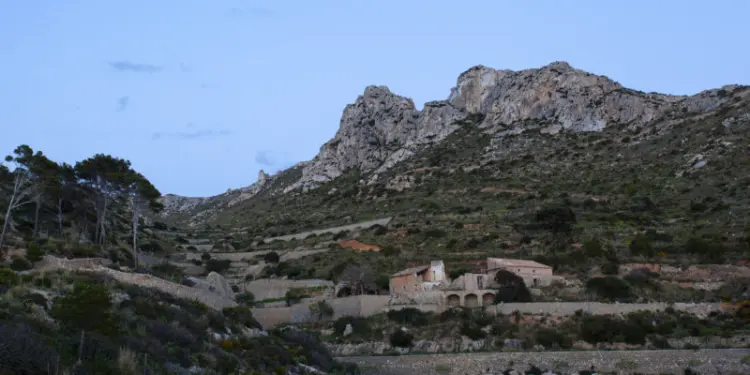 vista de la dragonera desde la trapa Primera finca de custodia del territorio de mallorca