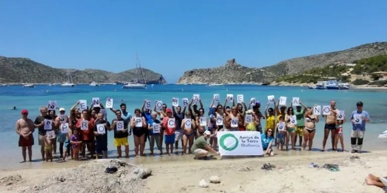Implicando a residentes y turistas en la custodia del territorio